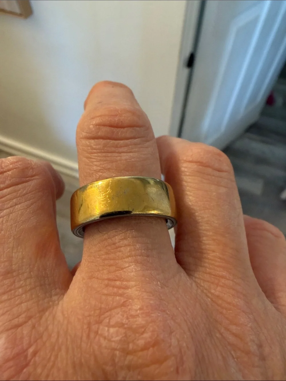 Oura Ring 4 Gold Size 8 with Charger & Sizing Kit